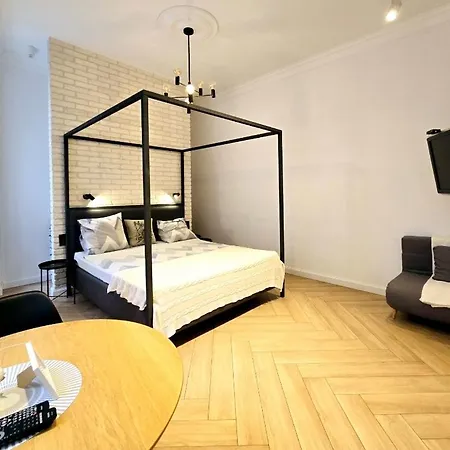 простора і вишукана в самому серці львова Апартаменты *