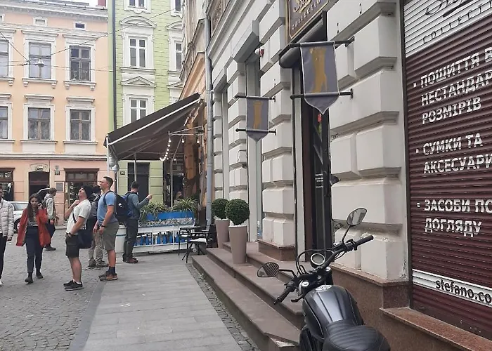 простора і вишукана в самому серці львова דירה לבוב