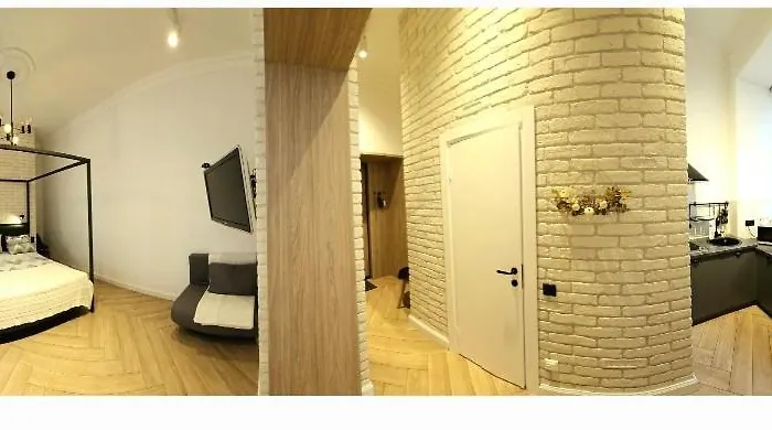 простора і вишукана в самому серці львова Львов